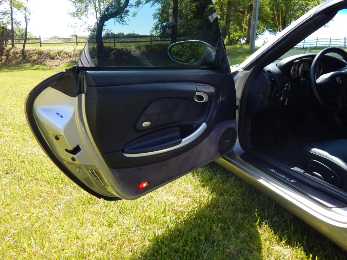 2003 Silver /Blue Leather Porsche Boxster S (WP0CB29873U) with an 3.2L H6 DOHC 24V engine, 6 speed manual transmission, located at 6528 Lower York Road, New Hope, PA, 18938, (215) 862-9555, 40.358707, -74.977882 - Photo#18